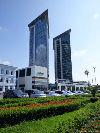 Башни отеля Hilton в городе Батуми