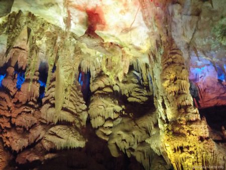 Экскурсия по пещере Прометея около Кутаиси