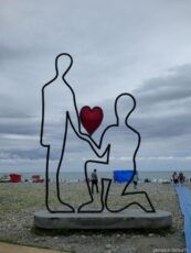 Композиция с сердцем на набережной Батуми