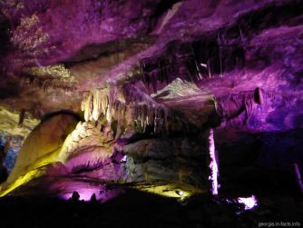 Красота пещеры Прометея рядом с Батуми