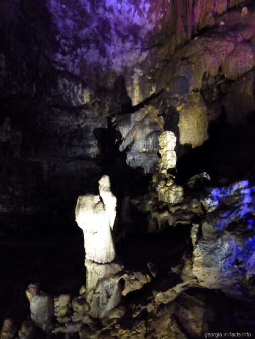 Кулак в пещере Пометея в Грузии