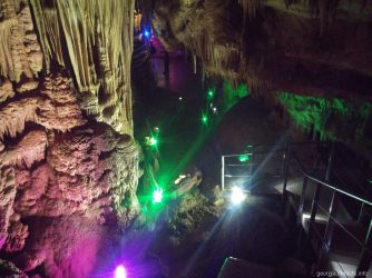Лестница в пещере Прометея