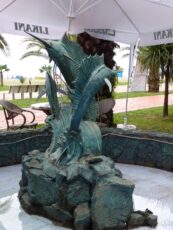 Марлины возле одного из ресторанов Батуми