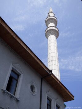 Минарет мечети Орта Джаме в Батуми