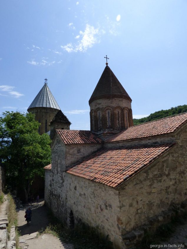 На территории крепости Ананури рядом с Тбилиси