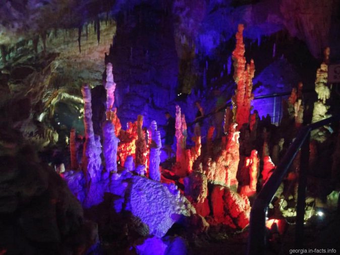 Пещера Прометея внутри