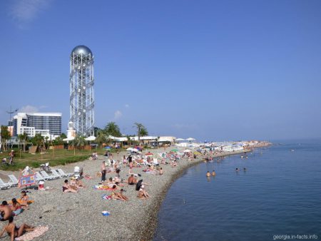 Пляж в Батуми в августе