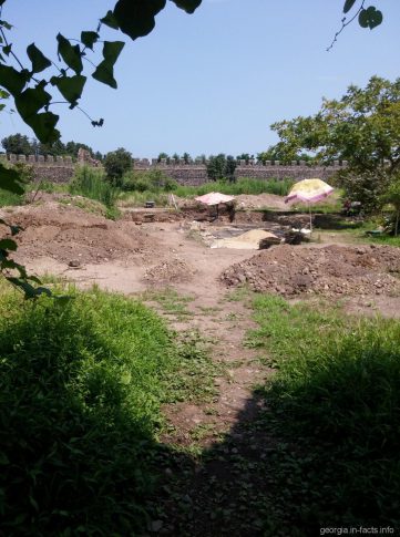 Раскопки на территории крепости Гонио