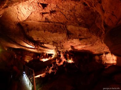Роскошный потолок в сказочной пещере Сатаплия