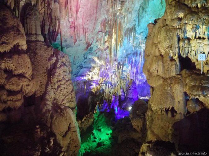Внутри пещеры Прометея в Кутаиси