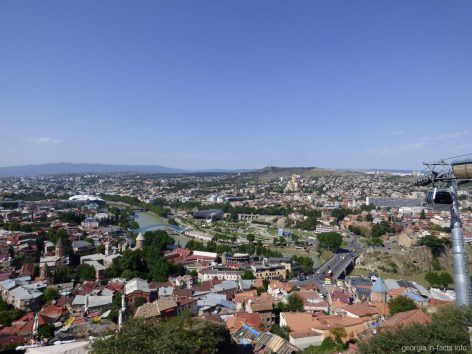 Вид на Тбилиси из обзорной площадки
