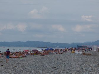 Скопление туристов на пляжах Батуми