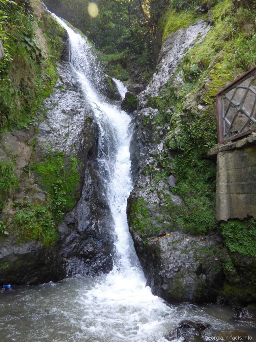 водопад в грузии