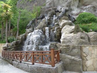 Искусственный водопад в Боржоми, Грузия