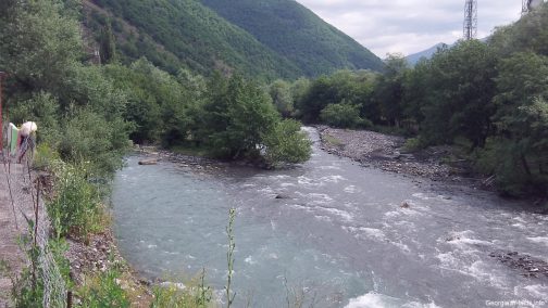 Слияние двух рек на Военно Грузинской дороге
