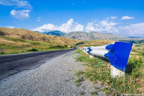 Обычная дорога в Армении