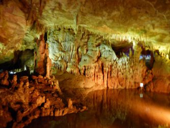 Пещера Прометея с озером в Грузии