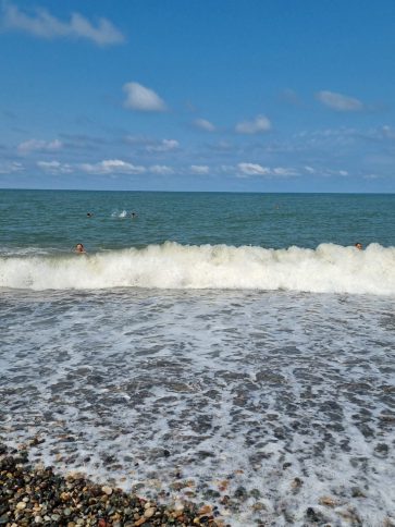 Море в Батуми пляж галечный