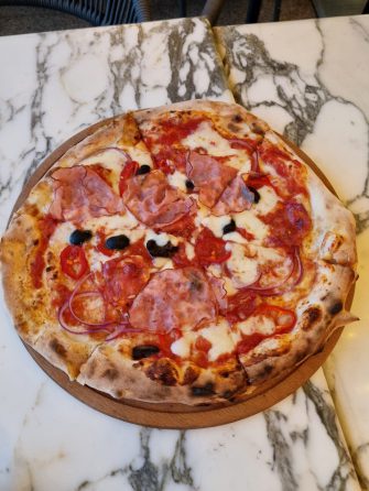 Пицца из Aromi Italiani в Батуми