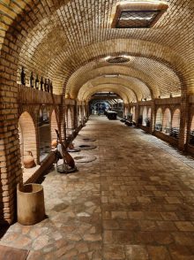 Тоннель для вина на заводе Хареба