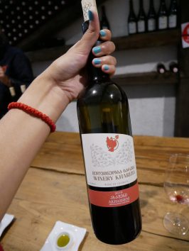 Бутылка хорошего грузинского вина