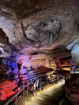 Сказочная пещера Сатаплия в Грузии