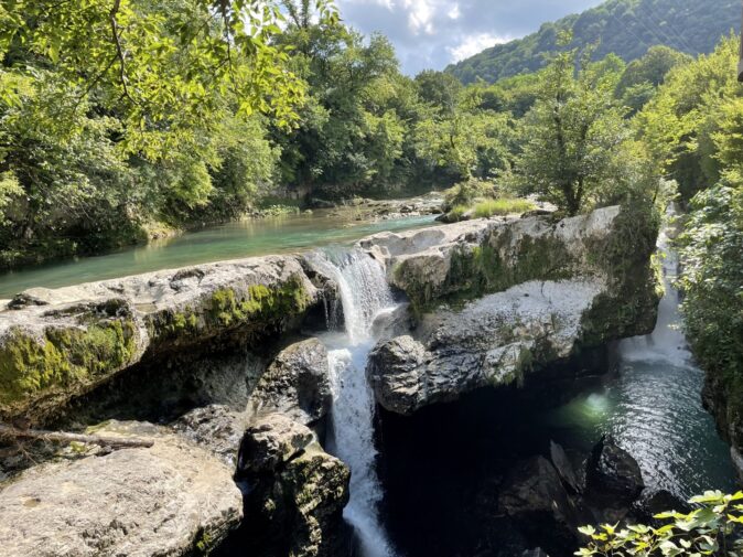 Водопады в Мартвили, Грузия