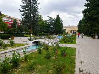 Парк перед музеем Сталина