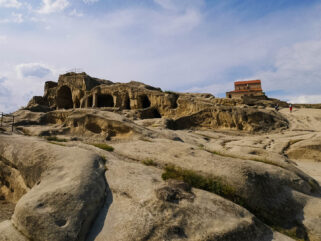 Пещерный город и монастырь Уплисцихе недалеко от Тбилиси