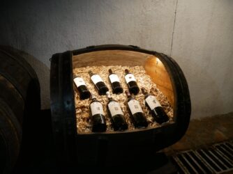 Бутылки вина в Хареба