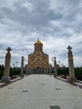 Храм Самеба в Тбилиси