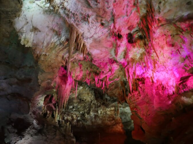 Красота в грузинской пещере Прометея