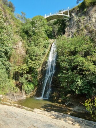 Один из водопадов в ботаническом саду Тбилиси
