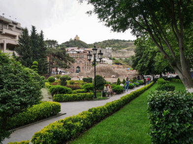 Парк рядом с серными банями в Тбилиси