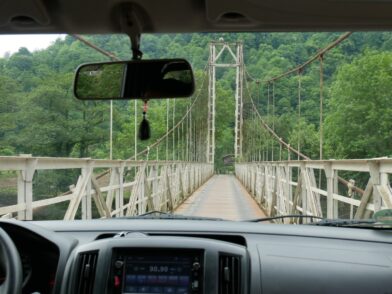 Автомобильный мост к водопаду Мирвети
