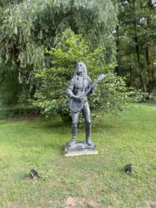 Памятник талантливому музыканту Бобу Марли в Музыкальном парке Грузии