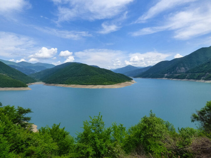 Жинвальское водохранилище рядом с Тбилиси