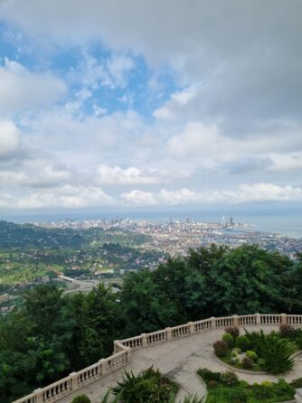 Обзорная площадка у храма Самеба в Батуми