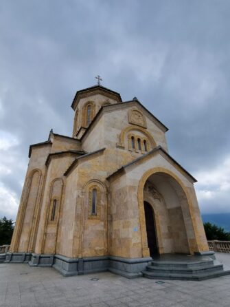 Церковь Самеба в Батуми фото