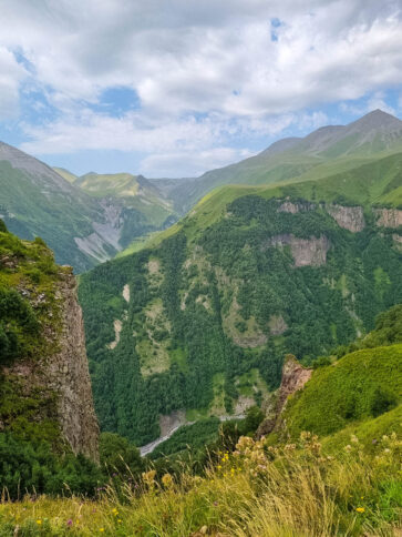 Военно Грузинская дорога красивые горы из Тбилиси