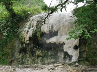 Термальные источники и водопад Нокалакеви