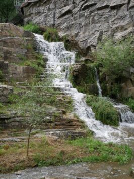 Водопад в ботсаду Тбилиси