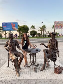 Интересные скульптуры в Батуми