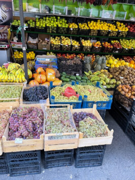 Цены на фрукты и овощи в Грузии на прилавке