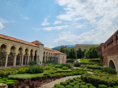 Территория крепости Рабат в Ахалцихе