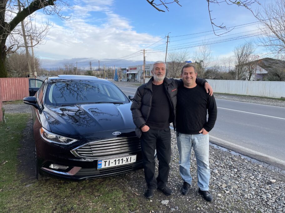 Аренда авто с водителем в Грузии полезная ссылка фото водителей