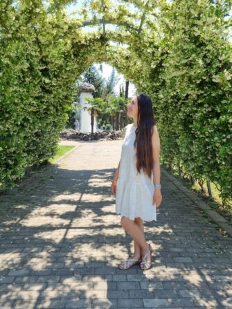 Набережная Батуми и парящий камень