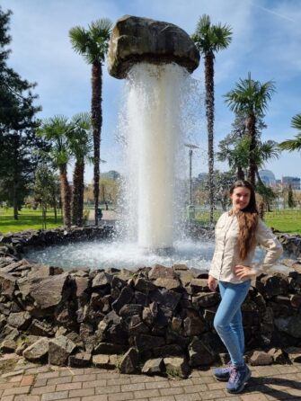 Парящий камень в Батуми