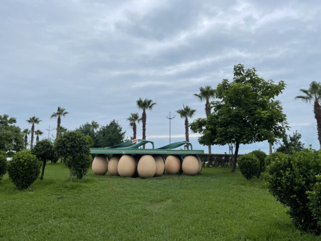 Сланцы на яйцах в Батуми