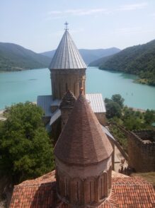 Замок и водохранилище